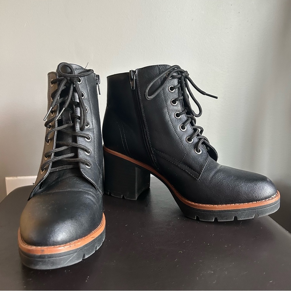 Naturalizer ‘Madalynn’ Black Faux Leather Lace Up Heeled Ankle Boots